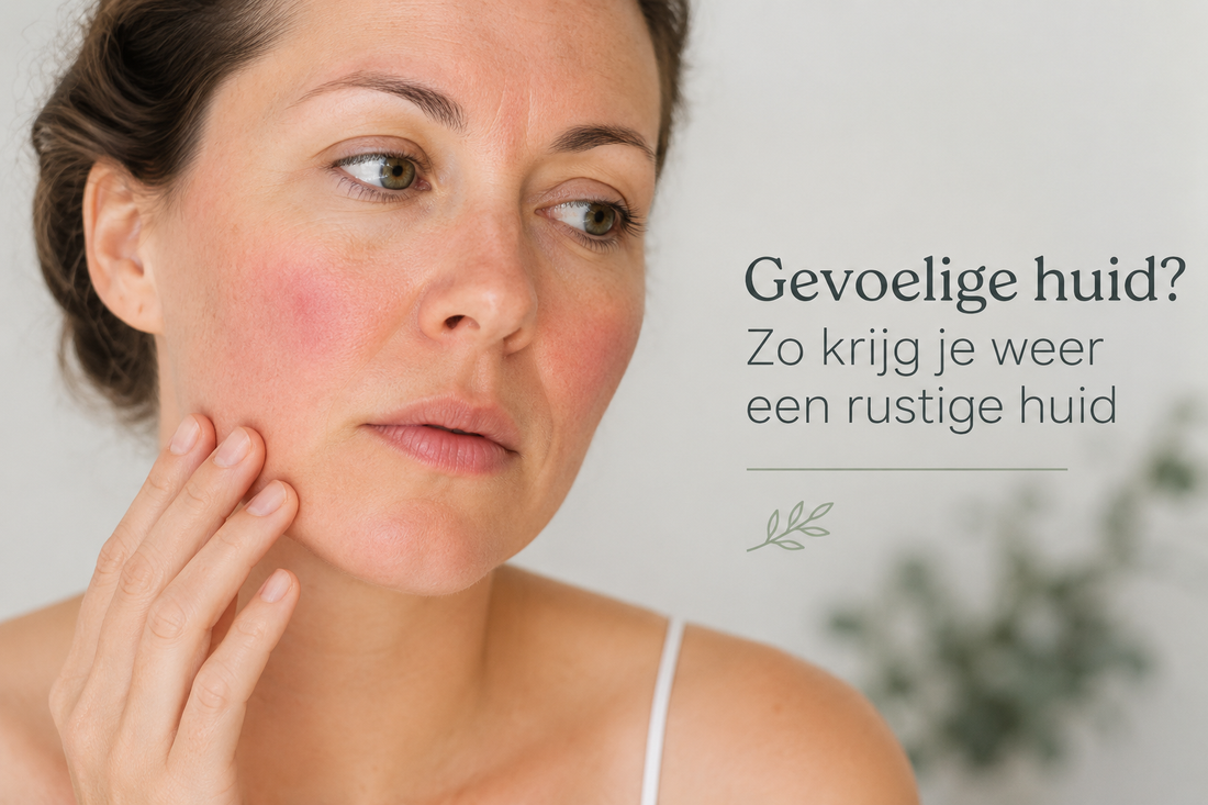 Vrouw met een gevoelige huid en lichte roodheid op de wangen. Tips voor een rustige huid en een gezonde huidbarrière.