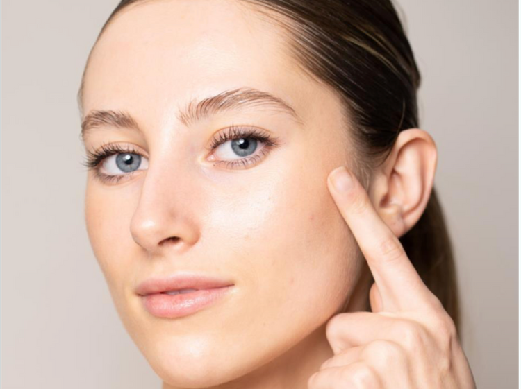 Cosmeticabestellen.nl: Ontdek deze effectieve cosmetische producten die bruine vlekken op het gezicht bestrijden en voorkomen.