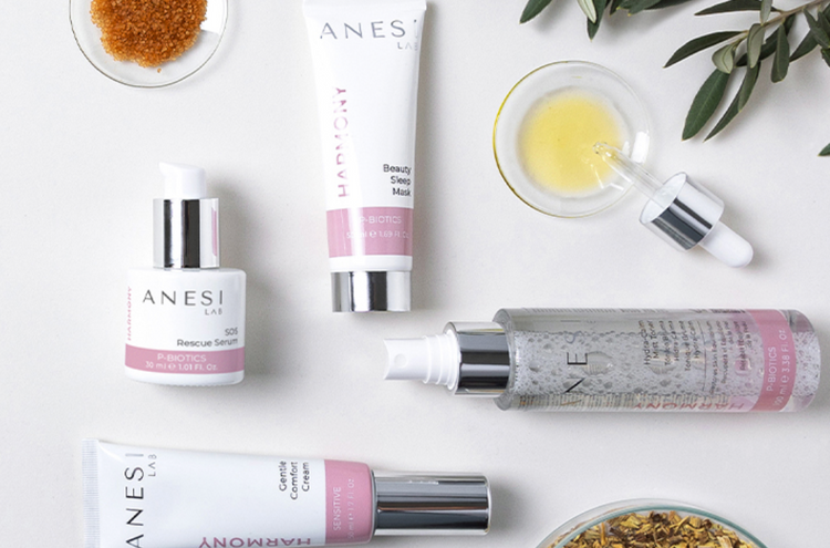 Anesi Harmony P-Biotic Skincare voor de rode en gevoelige huid. Een unieke mix van pre- en postbiotische actieve werkstoffen ter ondersteuning van een gezond microbioom voor een evenwichtige, gezonde, veerkrachtige huid.