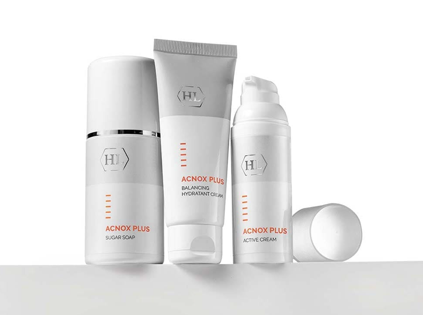 HL Cosmetics biedt effectieve acnebehandelingen die puistjes bestrijden, talgproductie reguleren en de huid kalmeren. Hun zonbeschermingsproducten bieden krachtige UV-bescherming.