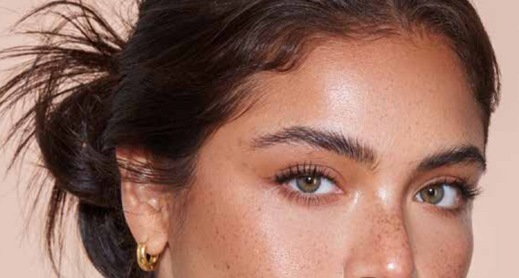 Youngblood’s eyeliners en mascara’s accentueren de ogen met langdurige, pure minerale formules.