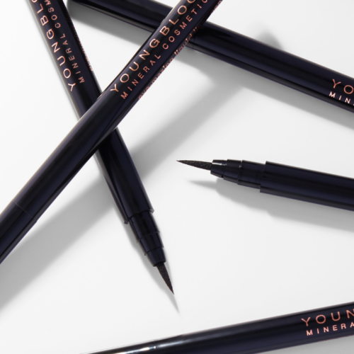 Youngblood Zacht, langhoudend oogpotlood en waterbestendige liquid liner voor strakke of smokey looks.