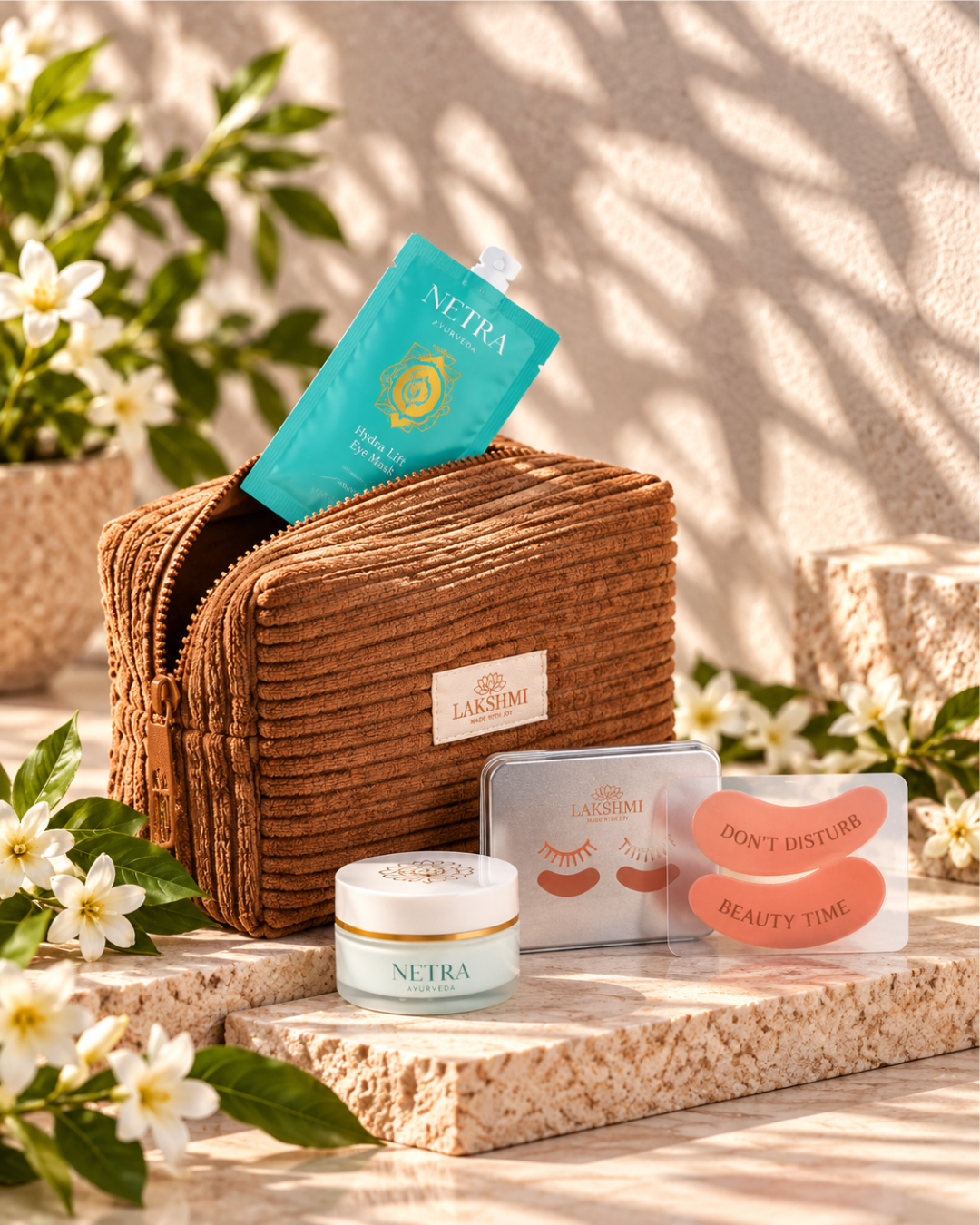 Lakshmi Eyes of Stars oogverzorgingsset met Eye Balm, Hydra Lift Eye Mask, siliconen oogpatches en velvet beauty pouch