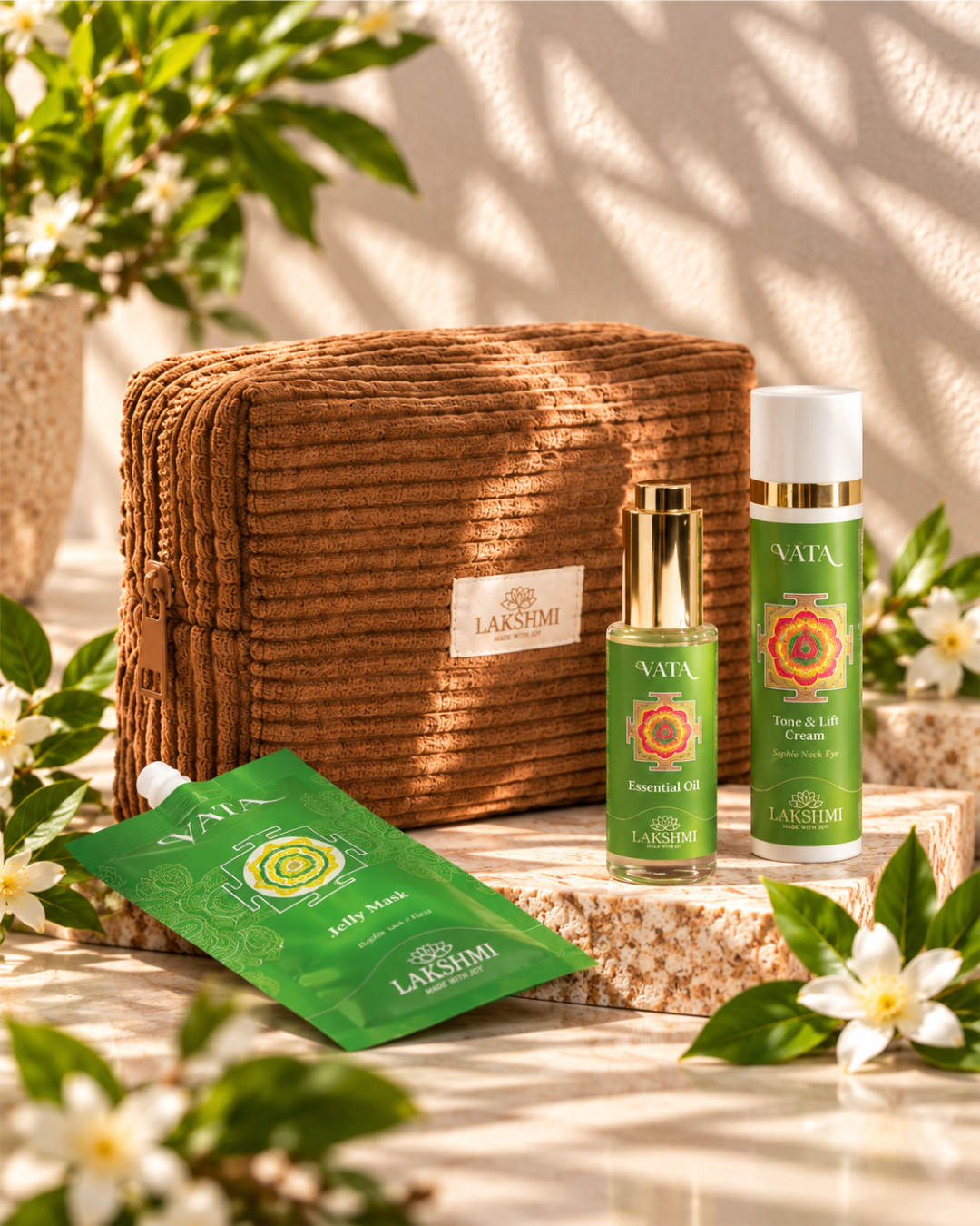 Lakshmi Timeless Radiance Vata verzorgingsset met Essential Oil, Tone & Lift Cream, Babassu Jelly Mask en velvet beauty pouch