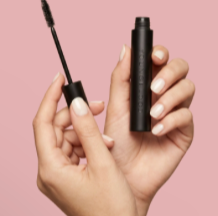 Youngblood EverLash Blackout mascara voor extra lange wimpers
