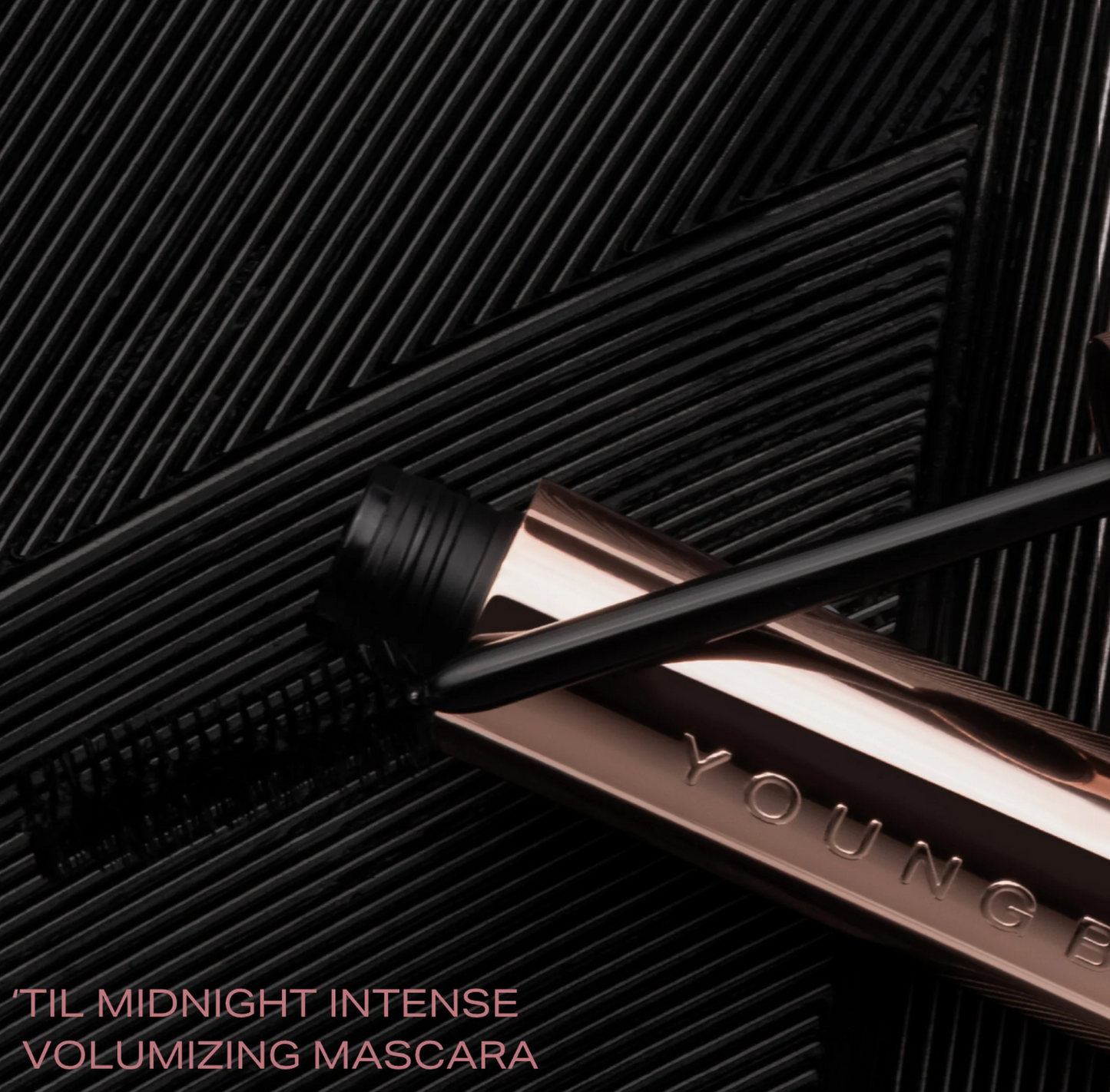 Youngblood mascara met zandloperborstel