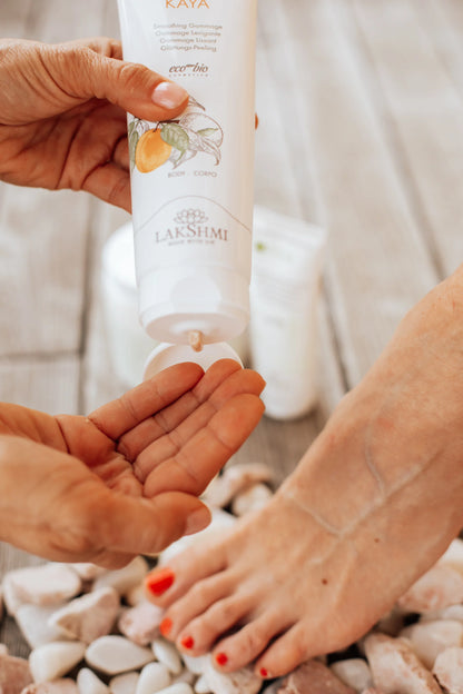 Lakshmi Kaya-smoothing-gommage-body-scrub