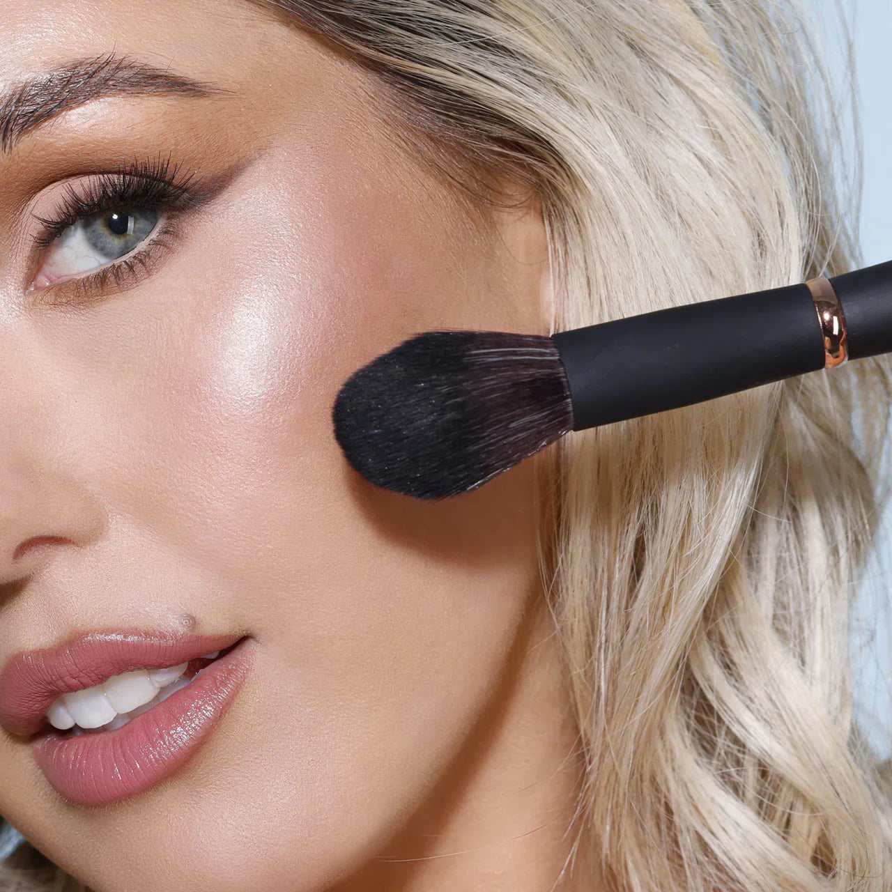 Youngblood Cheek Brush YB5