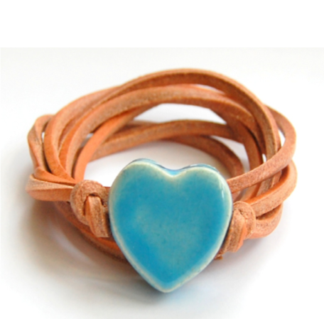 Armband naturel leren veter met blauw hart